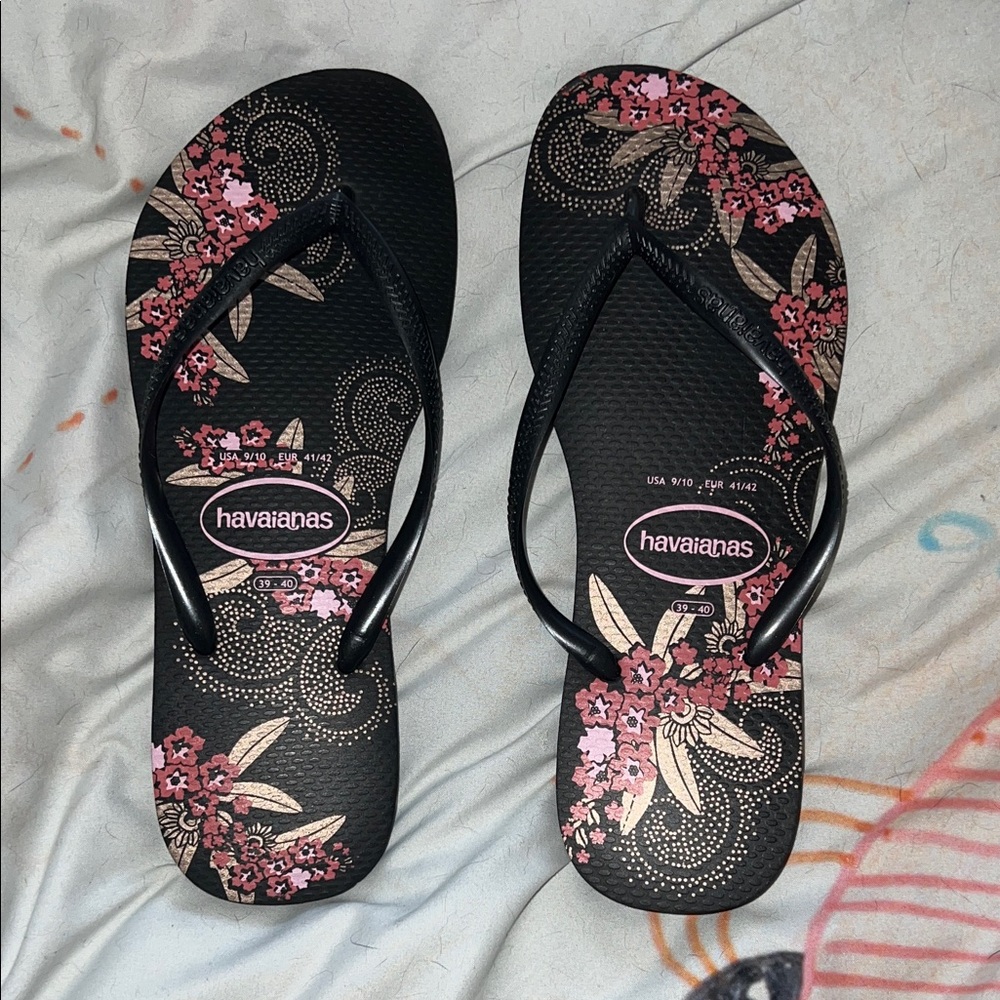 Havaianas Black Flip Flops with Pink Gold Floral Print US9/10 EUR41/42